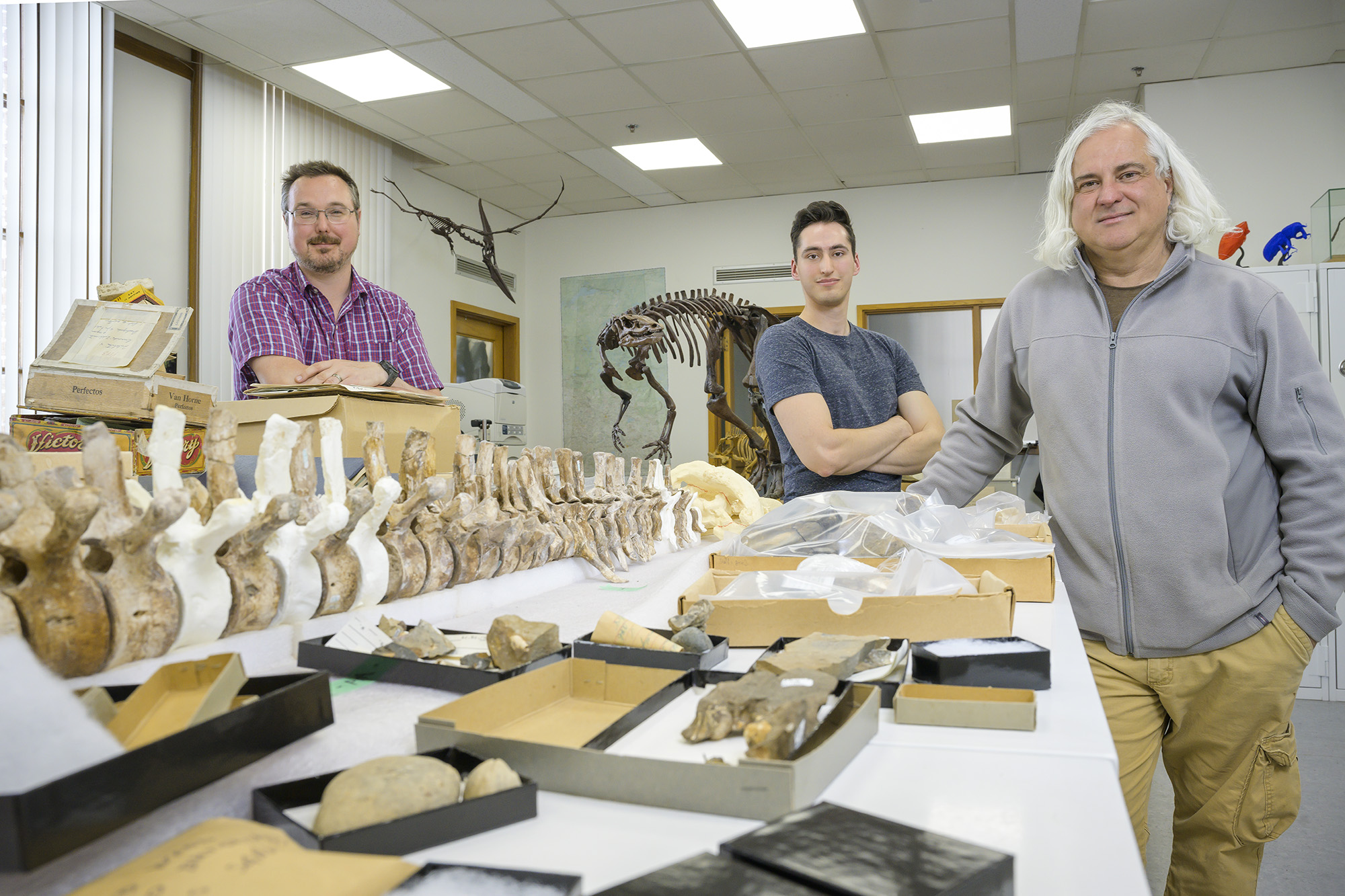 (l to r) Dr. Ryan McKellar, Jerit Mitchell, and Dr. Mauricio Barbi at the Royal Saskatchewan Museum lab. (Photo by Trevor Hopkin)