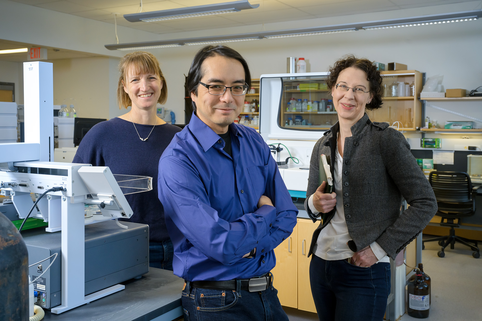 _URE6283 new web 2 Dr. Andrew Cameron (missing from photo, Dr. Kerri Finlay, Dr. Tzu-Chiao Chao, and Dr. Nicole Hansmeier received a CIHR Catalyst Grant to help detect avian influenza in real time. (Photo by Trevor Hopkin)
