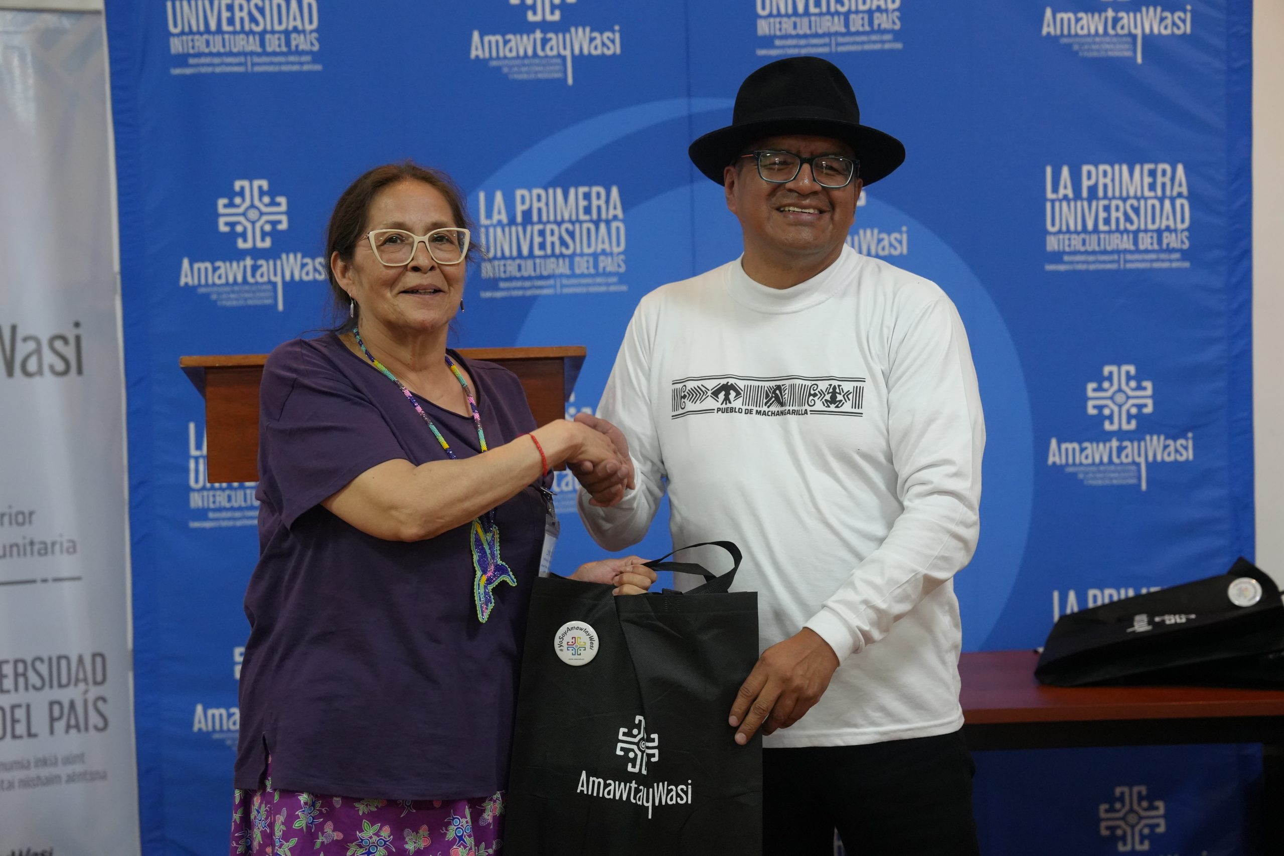 Lorena Cote shakes hands with Dr. Freddy Simbaña, Vice-Rector of Research, Innovation, and Community Engagement at Amawtay Wasi. (Photo courtesy of Amawtay Wasi University)